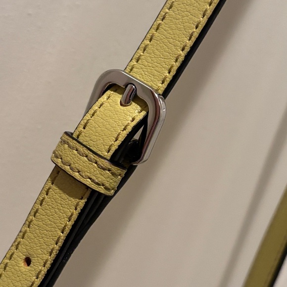 Oryany Baby Green Cow Leather Crossbody Bag *lining bottom needs stitching - Picture 15 of 16